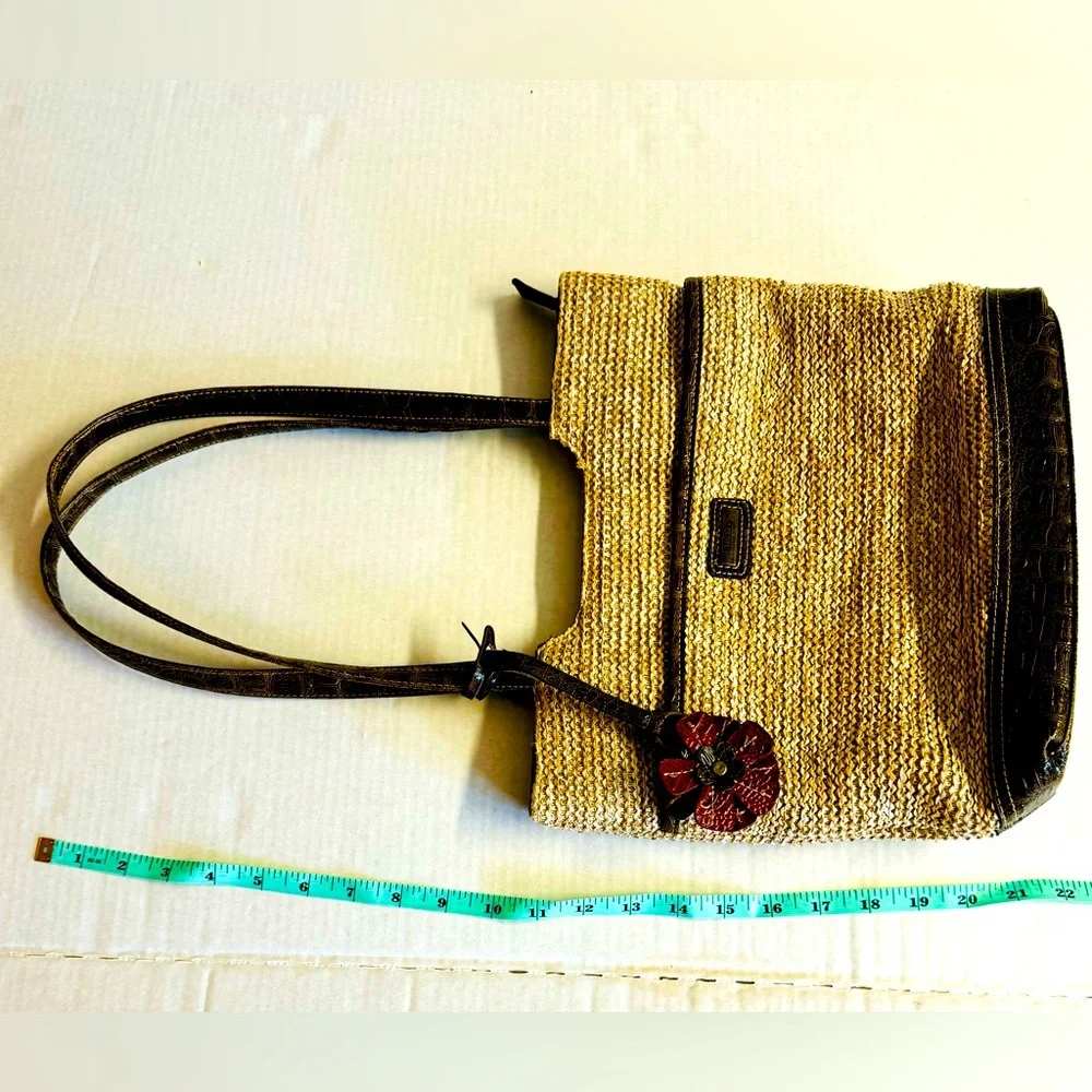 Diverso Italy straw brown bag with faux croc print.In Excellent condition.